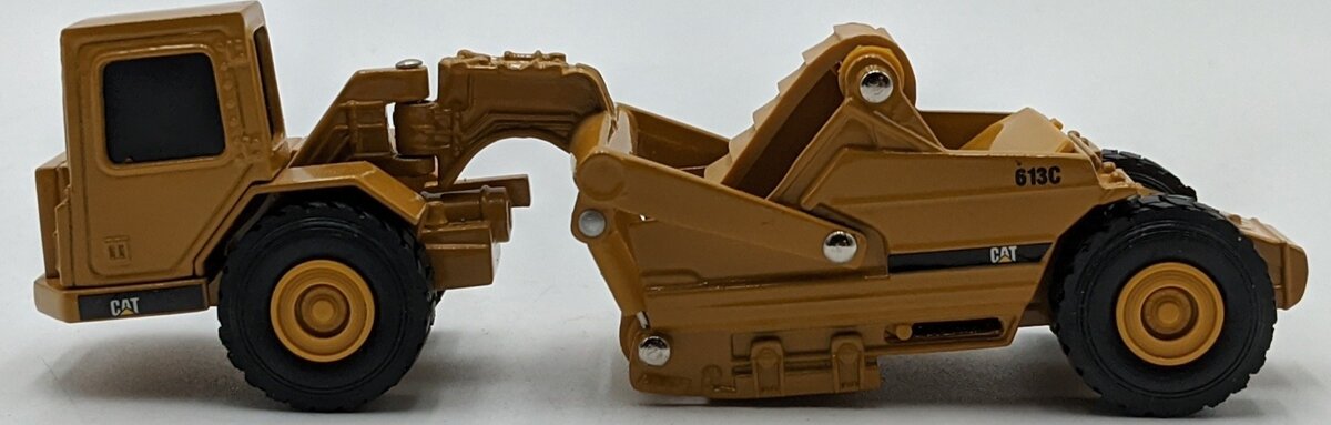 Norscot 8221 1:64 Caterpillar 613C Elevating Scraper NEW