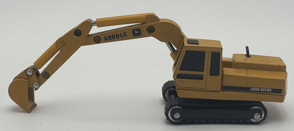 Ertl  1:64 John Deere 690D LC Excavator VG