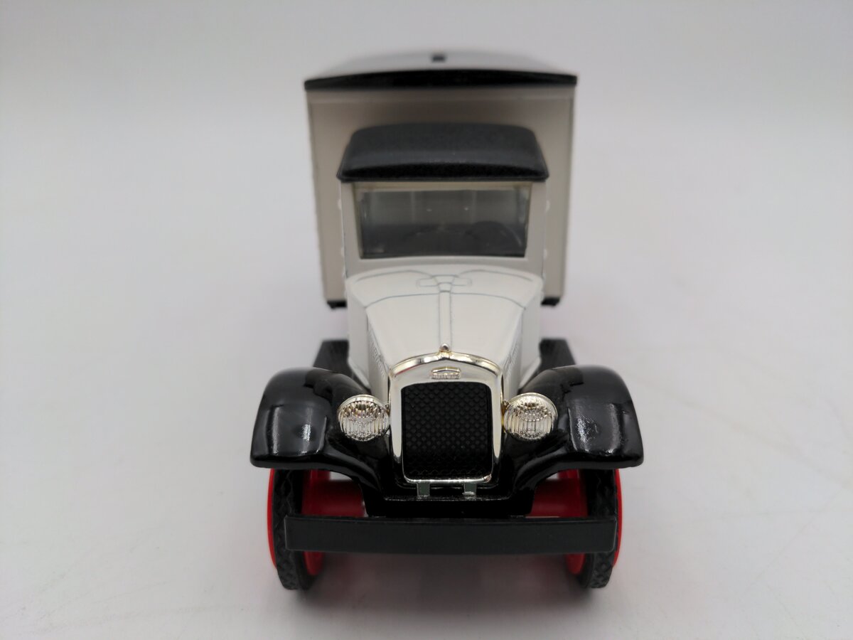 Ertl F-40 1:34 1931 Dodge Truck Bank LN/Box