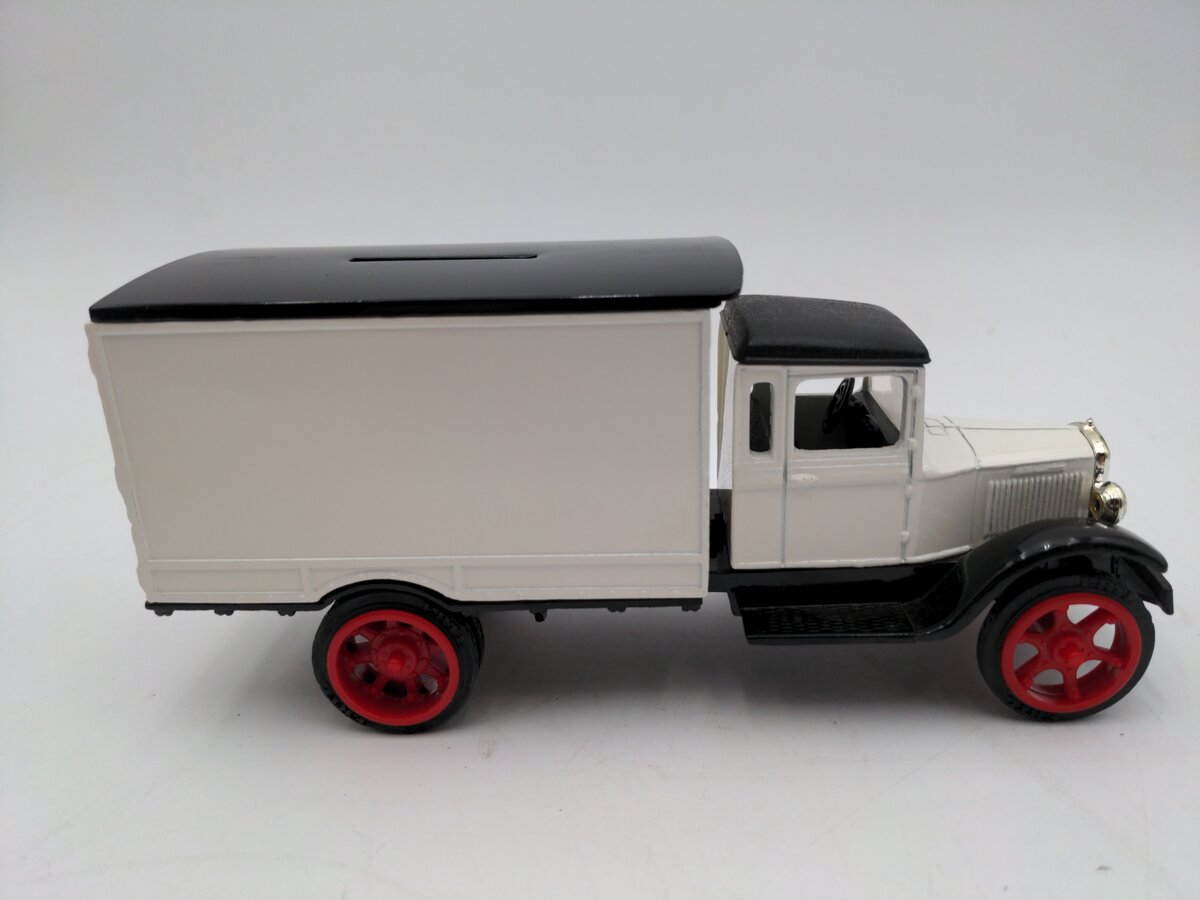 Ertl F-40 1:34 1931 Dodge Truck Bank LN/Box