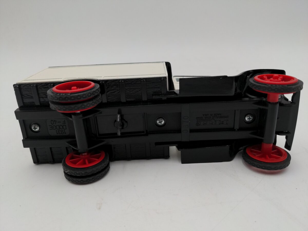 Ertl F-40 1:34 1931 Dodge Truck Bank LN/Box