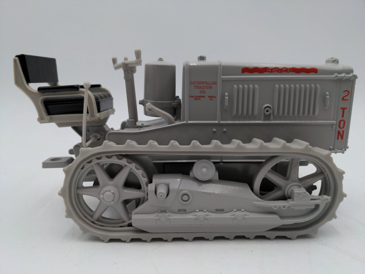 Norscot 55003 1:16 Caterpillar 2 Ton Tractor LN