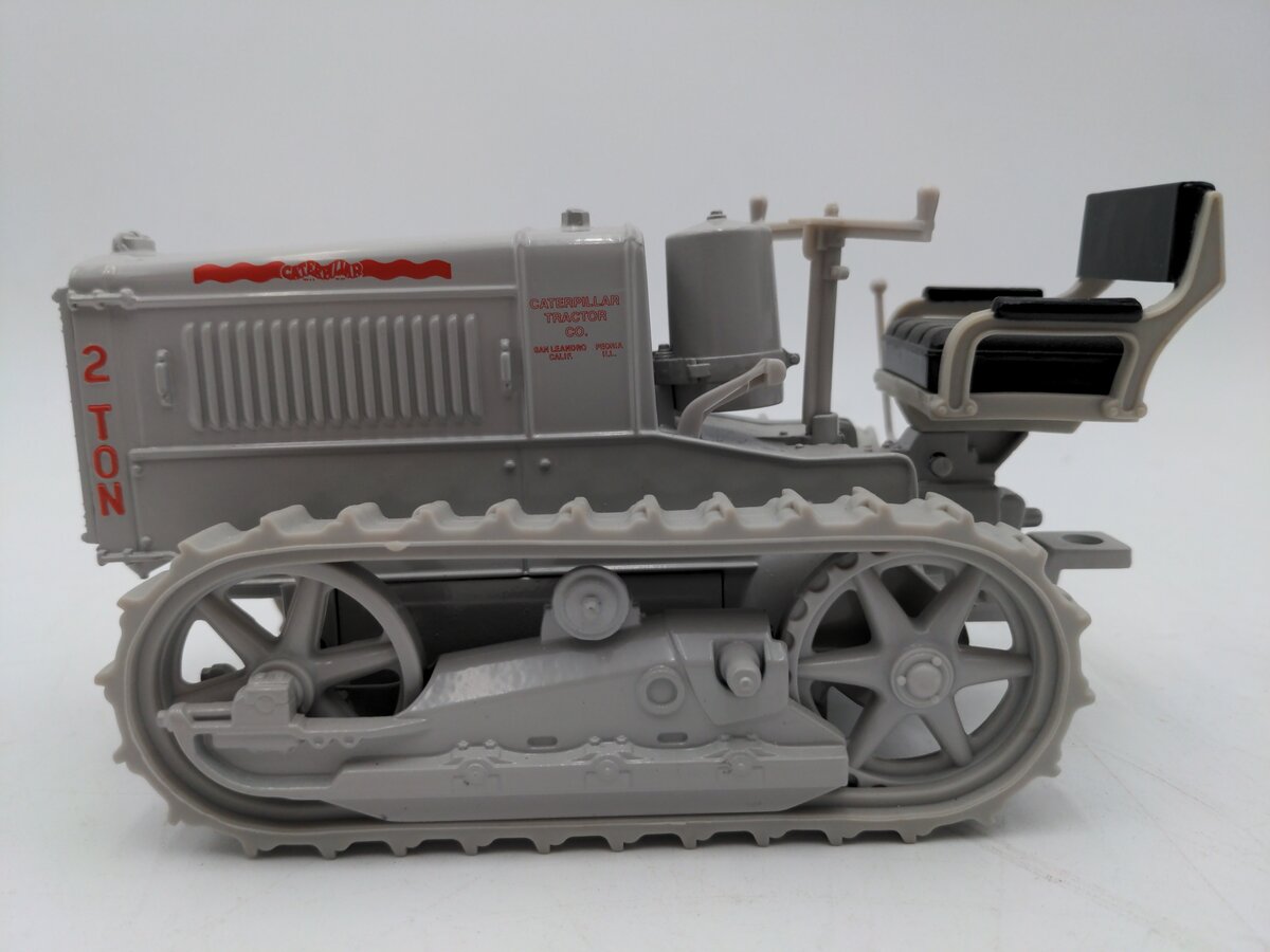 Norscot 55003 1:16 Caterpillar 2 Ton Tractor LN
