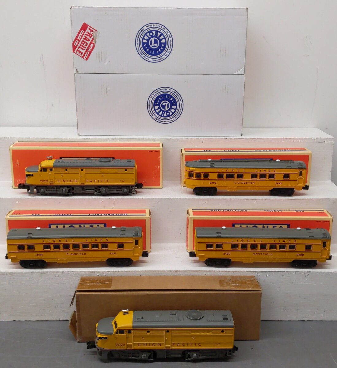 Lionel 6-38354 O Gauge Union Pacific Anniversary Diesel Passenger Set #1464W EX/Box