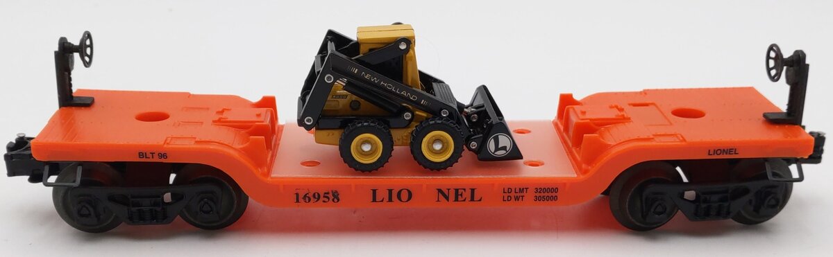 Lionel 6-16958 O Gauge Lionel Flatcar w/an Ertl New Holland Loader LN/Box