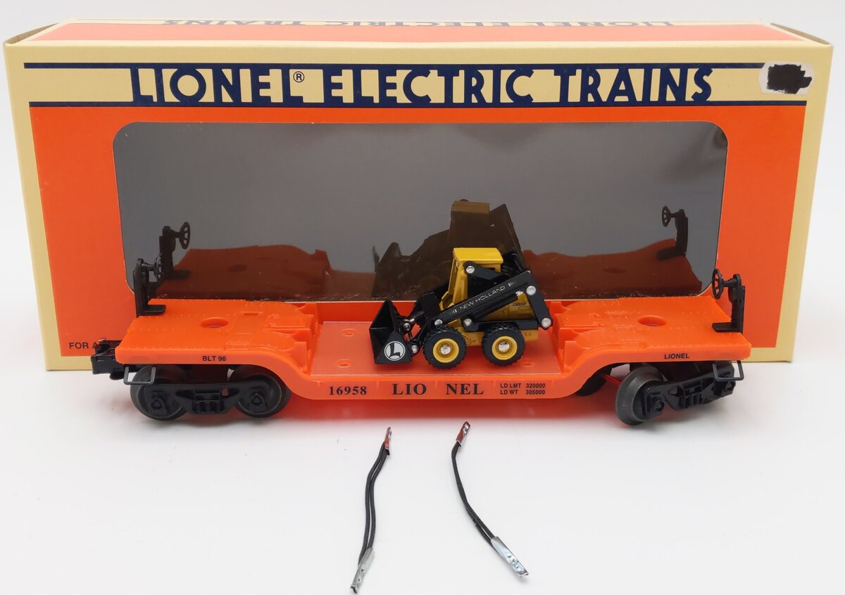 Lionel 6-16958 O Gauge Lionel Flatcar w/an Ertl New Holland Loader LN/Box