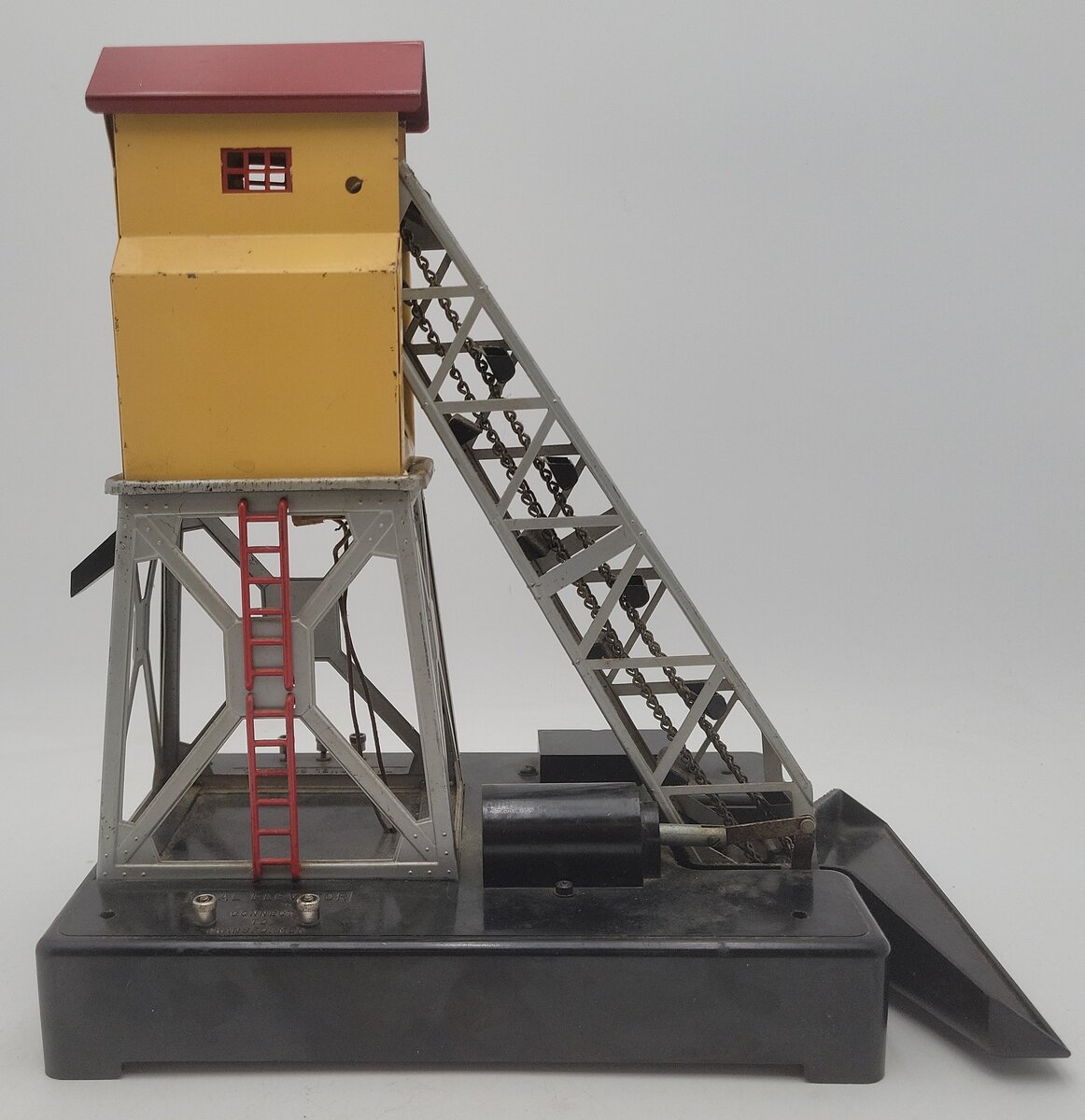 Lionel 97 Vintage O Operating Coal Elevator Loader VG