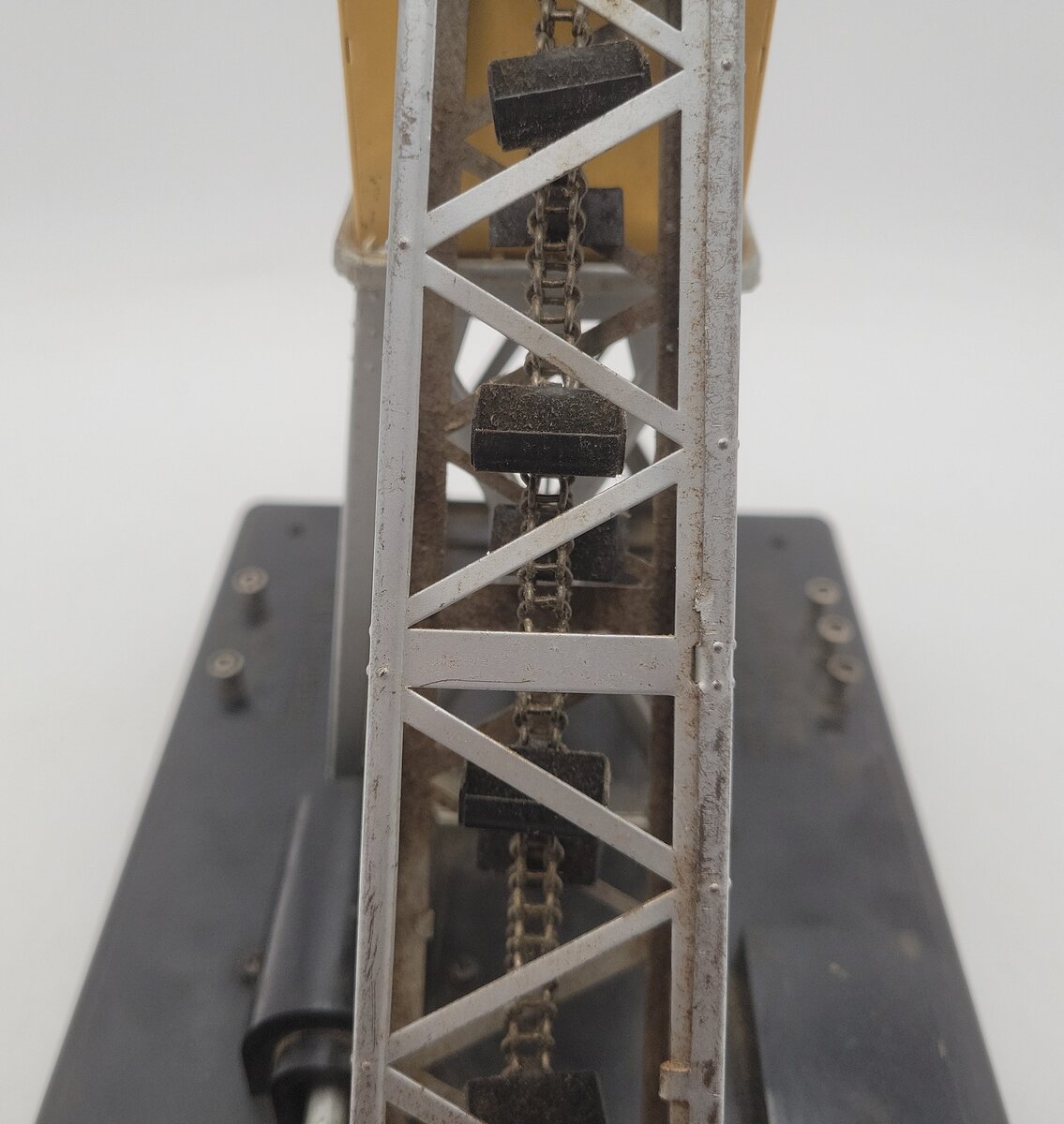Lionel 97 Vintage O Operating Coal Elevator Loader VG