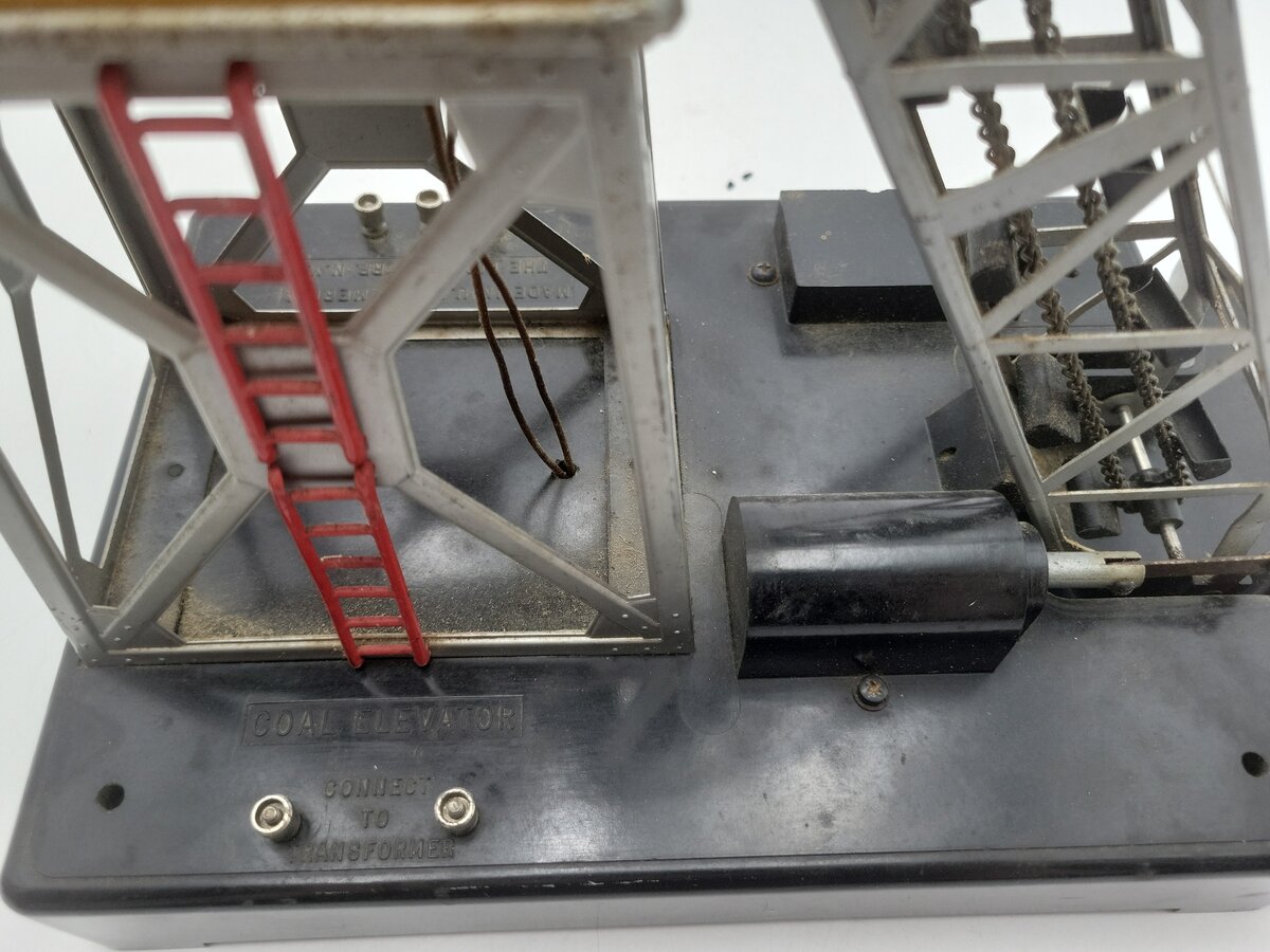 Lionel 97 Vintage O Operating Coal Elevator Loader VG
