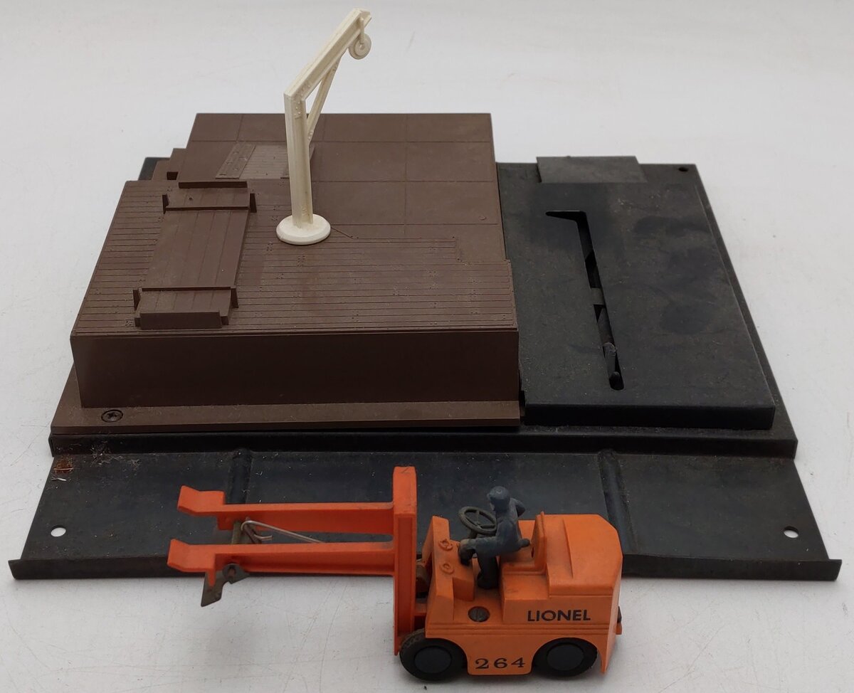 Lionel 264 Vintage O Operating Forklift Platform with 6264 Lumber Car VG