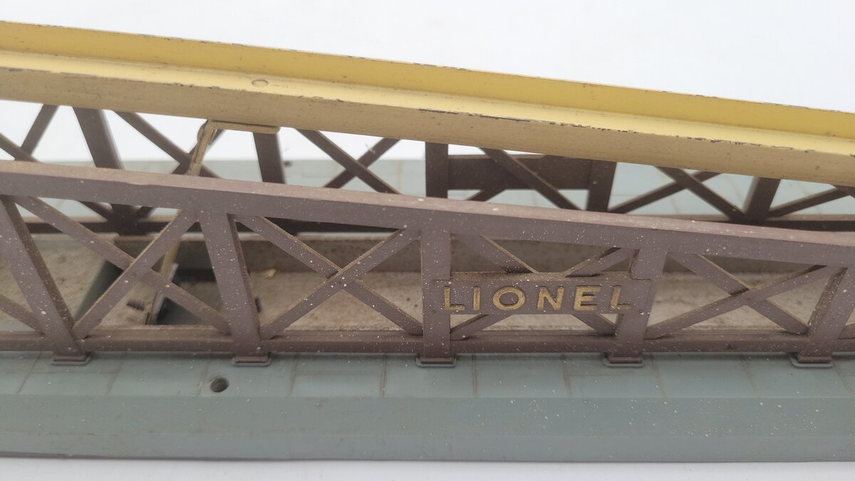 Lionel 362 Vintage O Operating Barrel Loader Ramp- No Car VG