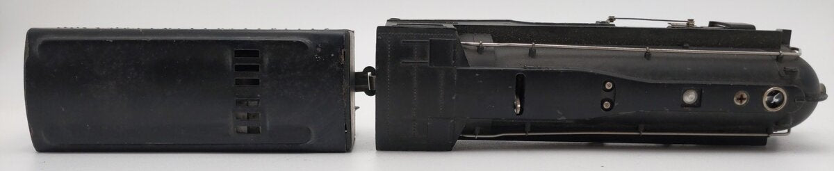 Lionel 221 Vintage O NYC Dreyfuss Black 2-6-4 Steam Locomotive & 221-T Tender VG