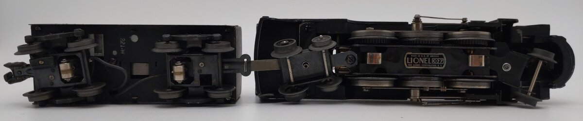 Lionel 221 Vintage O NYC Dreyfuss Black 2-6-4 Steam Locomotive & 221-T Tender VG