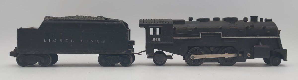 Lionel 1666 Vintage O 2-6-2 Die-Cast Steam Locomotive & 2466WX Tender VG