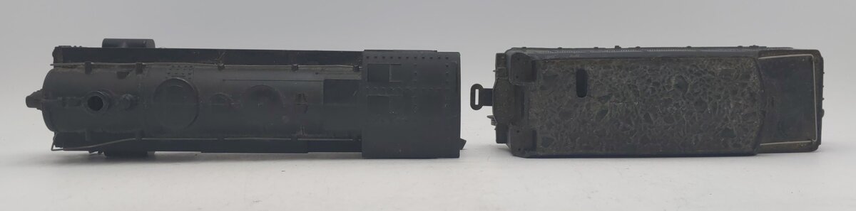 Lionel 1666 Vintage O 2-6-2 Die-Cast Steam Locomotive & 2466WX Tender VG