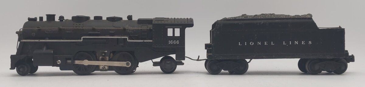 Lionel 1666 Vintage O 2-6-2 Die-Cast Steam Locomotive & 2466WX Tender VG