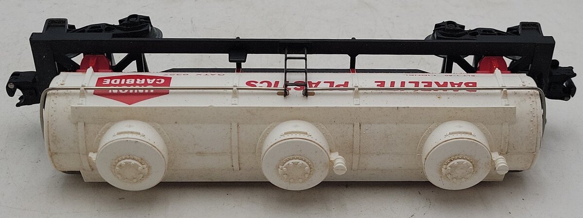 Lionel 6-9327 O Gauge Bakelite Plastics Triple Dome Tank Car EX