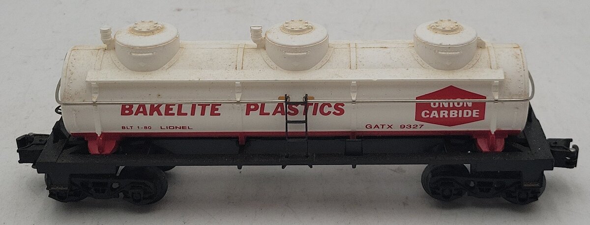 Lionel 6-9327 O Gauge Bakelite Plastics Triple Dome Tank Car EX