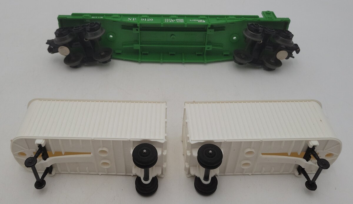 Lionel 6-9120 Northern Pacific Flatcar w/ 2 Vans EX