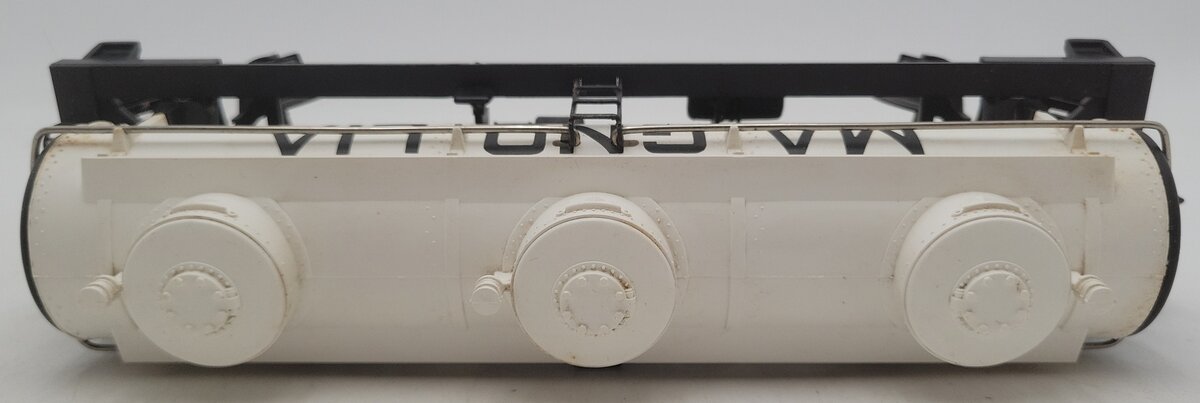 Lionel 6-9279 O Gauge Magnolia 3-Dome Tank Car VG/Box
