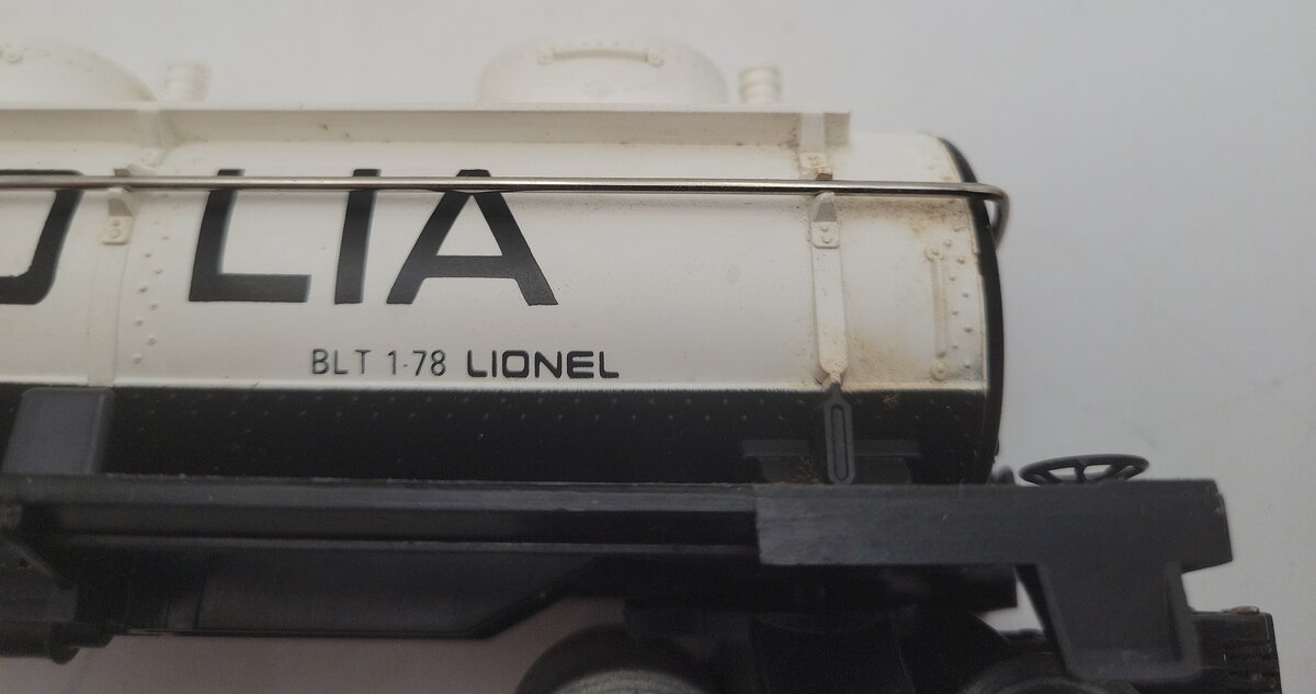 Lionel 6-9279 O Gauge Magnolia 3-Dome Tank Car VG/Box