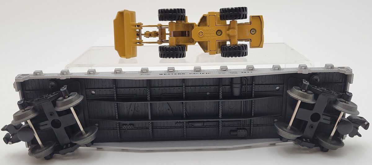 Lionel 6-17517 O Gauge Western Pacific Flatcar #9823 w/Ertl Caterpiller Loader LN/Box