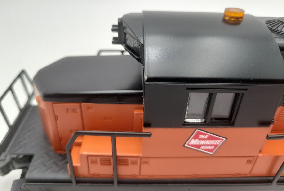 Lionel 6-18574 O Gauge Milwaukee Road GP-20 Diesel Locomotive #2381 EX/Box