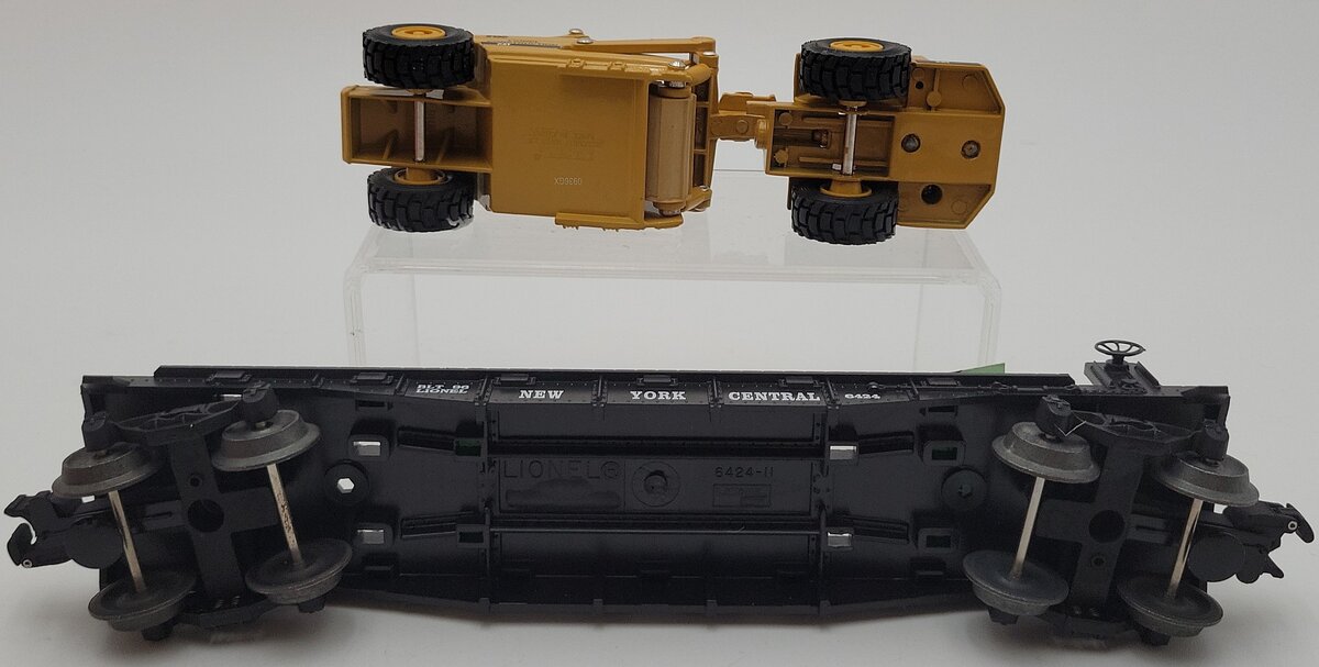 Lionel 6-16954 O Gauge New York Central Flatcar with ERTL Scraper #6424 VG/Box