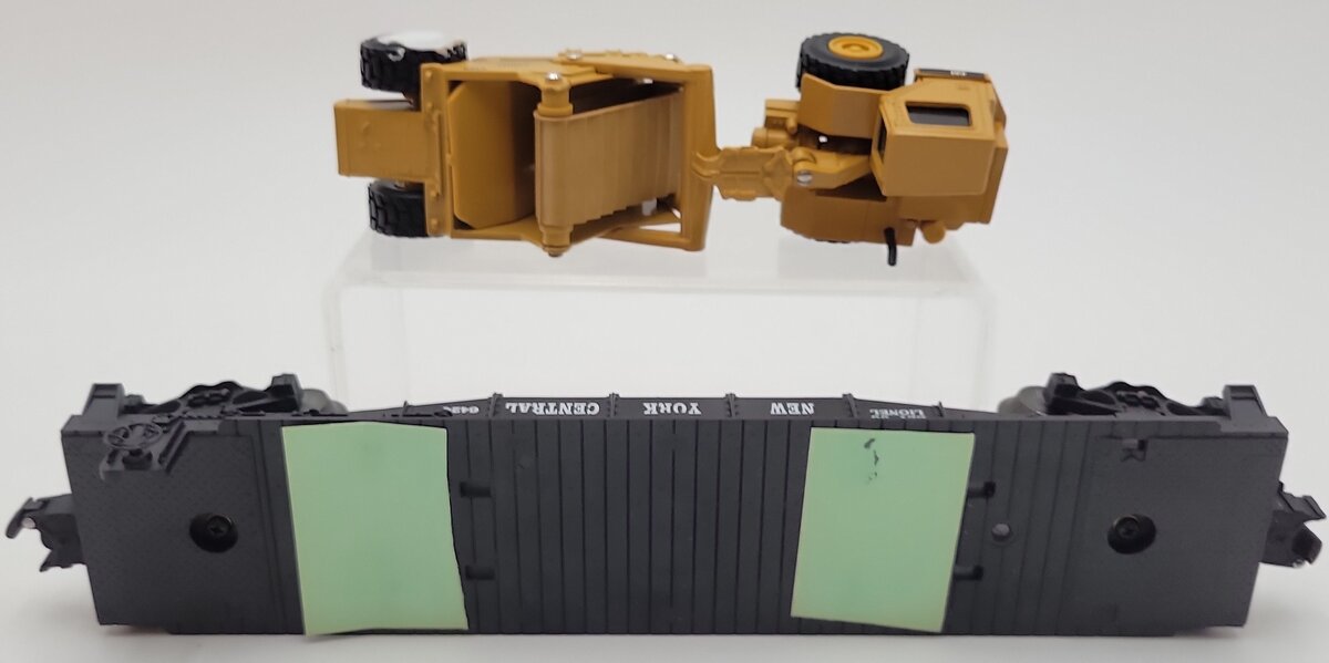 Lionel 6-16954 O Gauge New York Central Flatcar with ERTL Scraper #6424 VG/Box