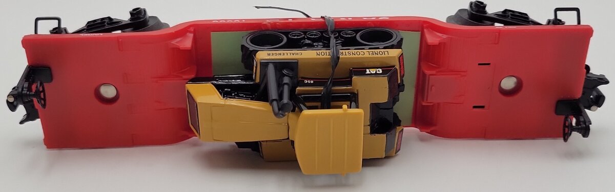 Lionel 6-16955 O Gauge Santa Fe Flatcar with Ertl Challenger LN/Box