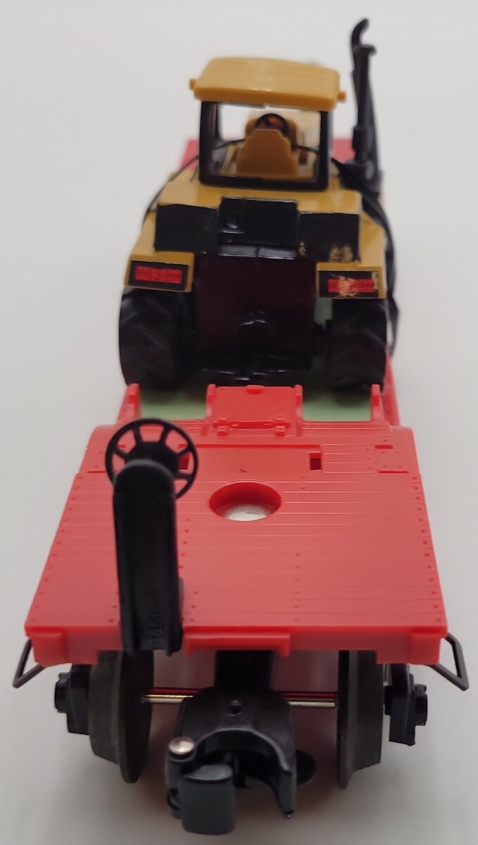 Lionel 6-16955 O Gauge Santa Fe Flatcar with Ertl Challenger LN/Box