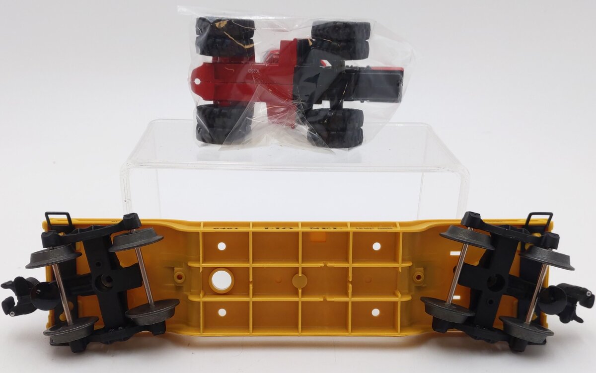 Lionel 6-16957 O Gauge Depressed-Center Flatcar with ERTL Case 4WD Loader #6461 LN/Box