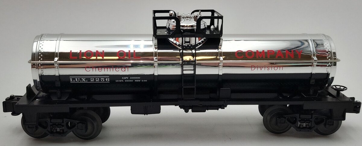 Lionel 6-19628 O Gauge Lion Oil TC 8D Single Dome Chrome Plated Tank Car #2256 EX/Box