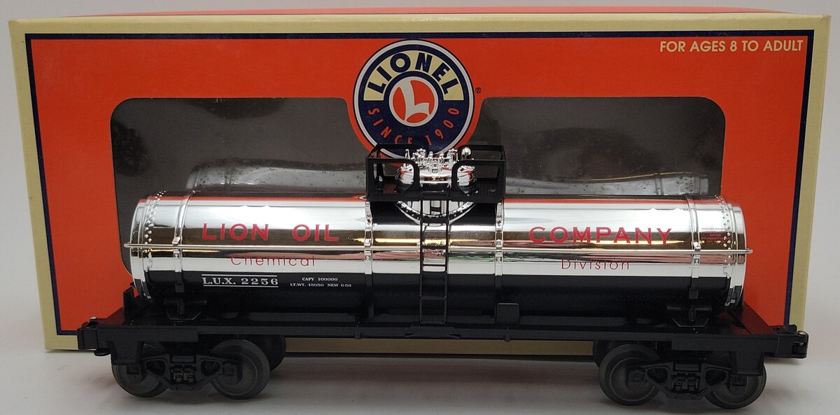 Lionel 6-19628 O Gauge Lion Oil TC 8D Single Dome Chrome Plated Tank Car #2256 EX/Box