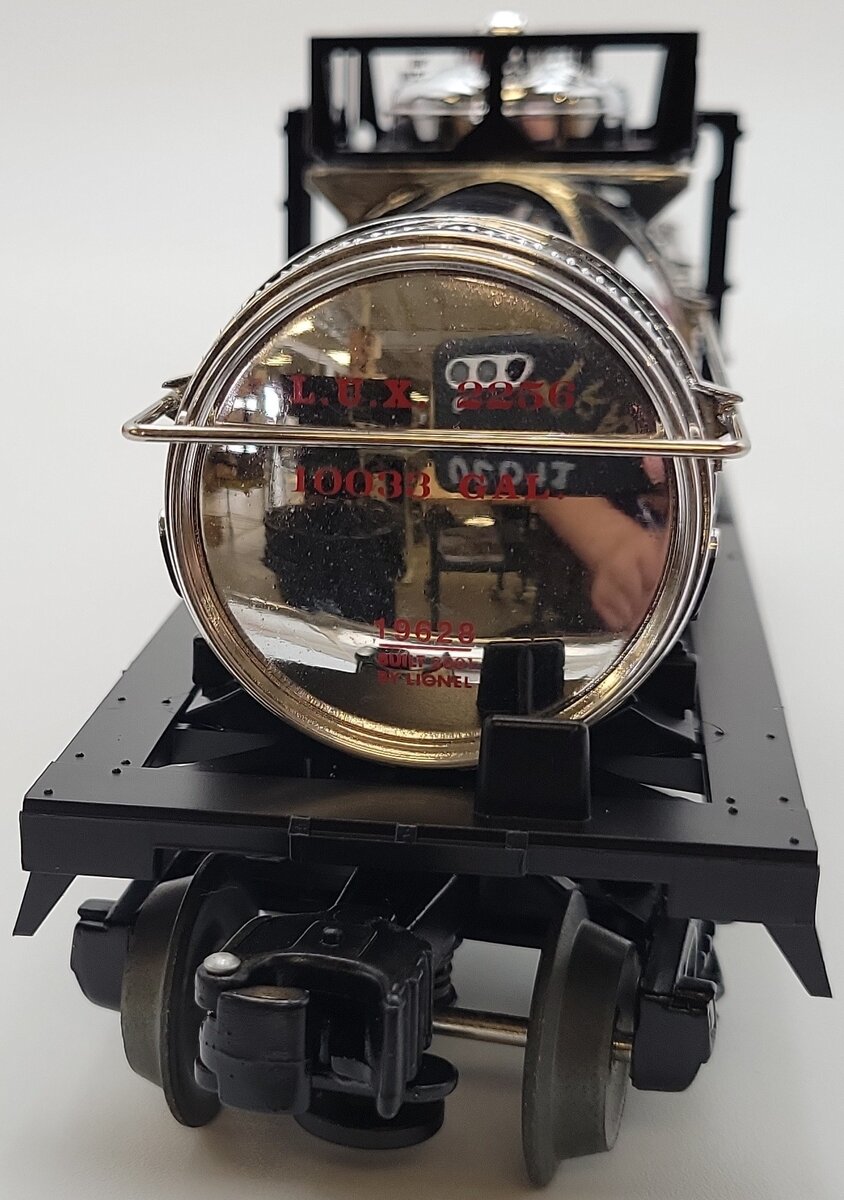Lionel 6-19628 O Gauge Lion Oil TC 8D Single Dome Chrome Plated Tank Car #2256 EX/Box