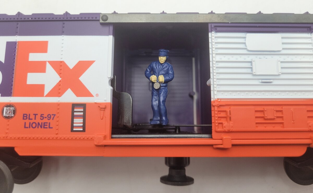 Lionel 6-19835 O Gauge FedEx Operating Boxcar #3464 LN/Box