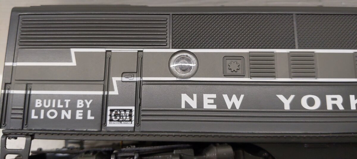 Lionel 6-18135 Lionel Century Club 2333 NYC F3 AA Diesel Set with Display Case EX/Box