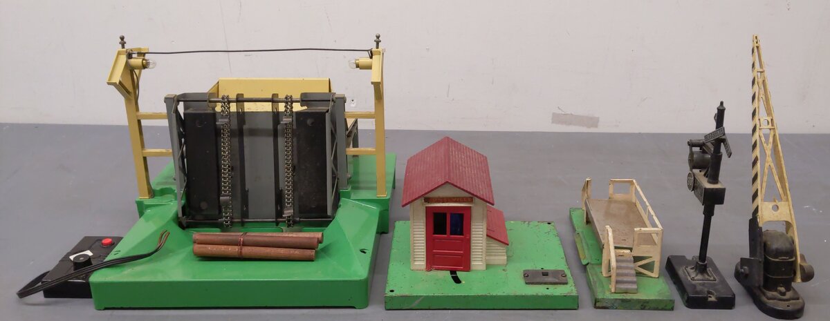 Lionel Vintage O Loader, Signals, and Platforms #164/3462P/145/252/140 [5]