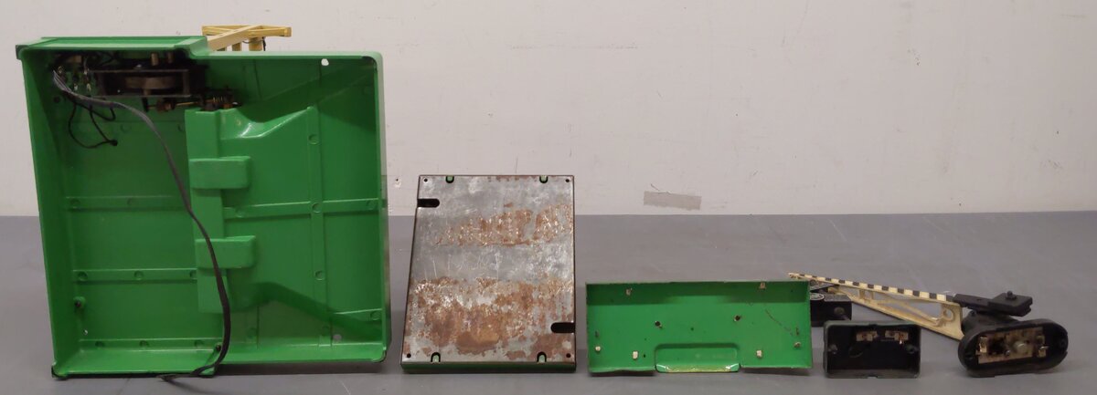 Lionel Vintage O Loader, Signals, and Platforms #164/3462P/145/252/140 [5]