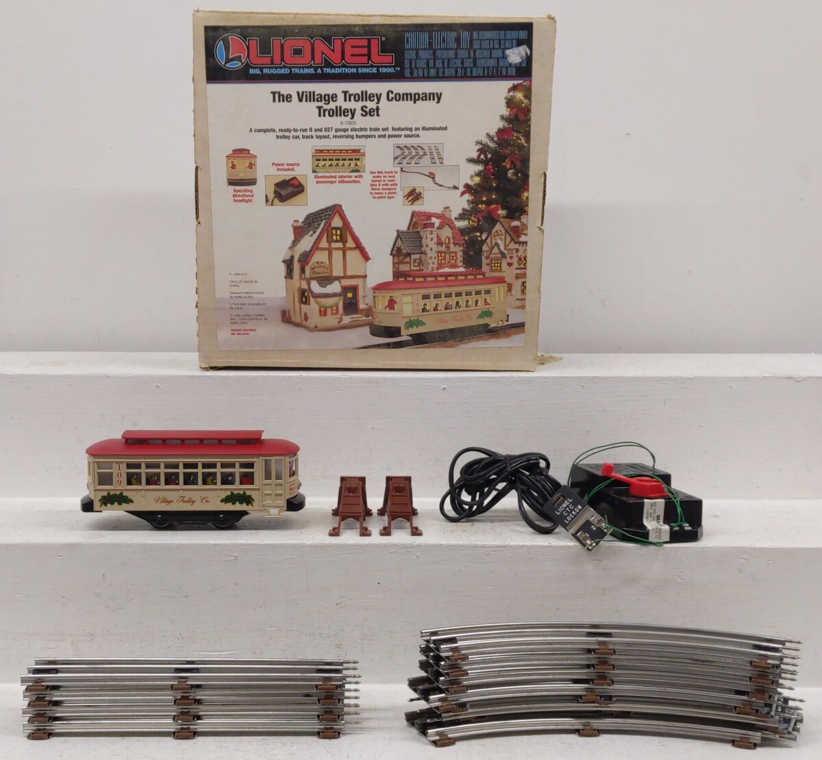 Lionel 6-11809 O Gauge The Village Trolley Christmas Train Set EX/Box