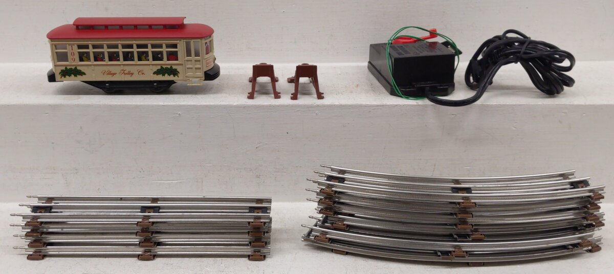 Lionel 6-11809 O Gauge The Village Trolley Christmas Train Set EX/Box