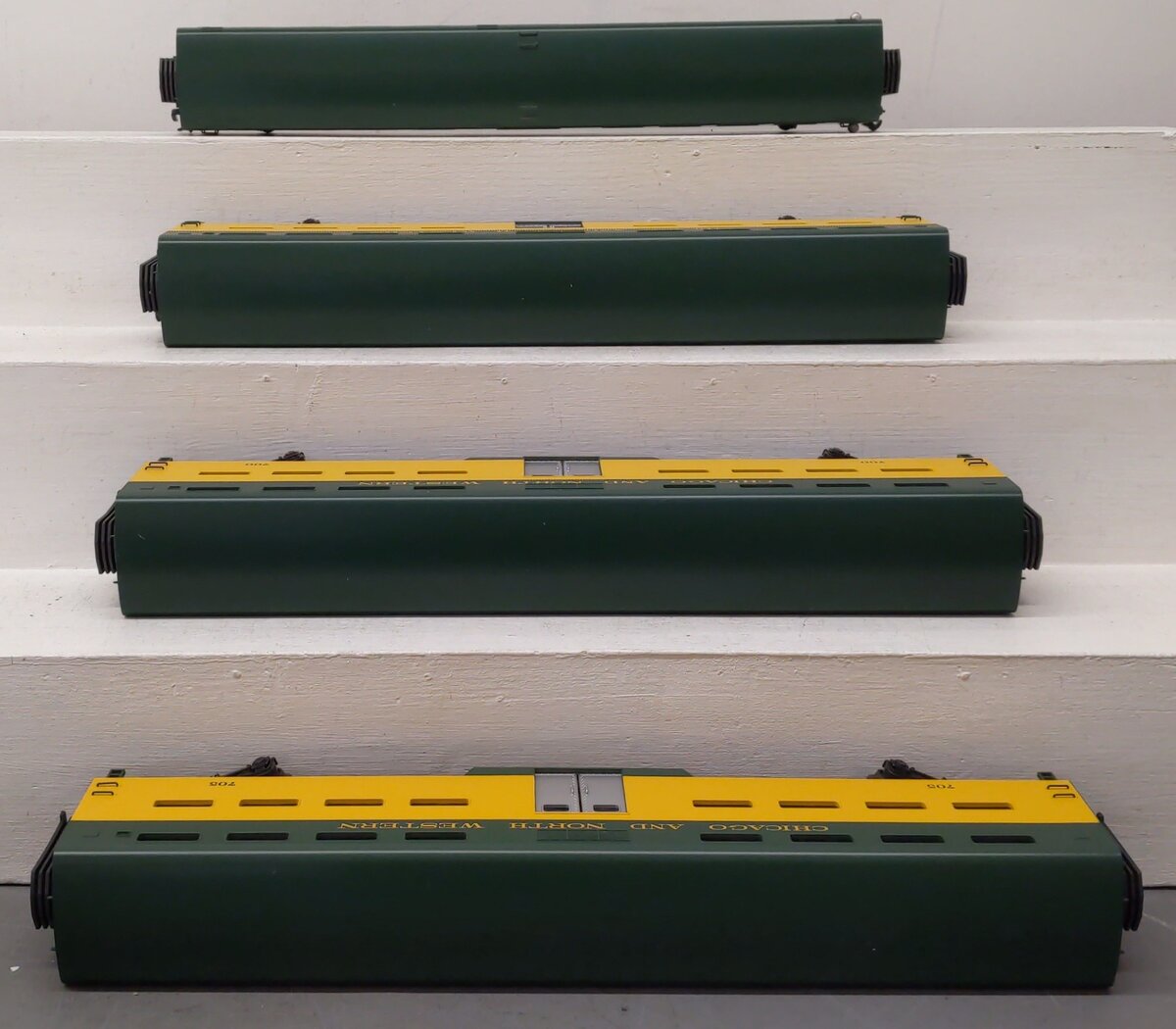 MTH 20-6558 O Chicago & North Western Bi-Level Passenger Car Set (Set of 4) LN/Box