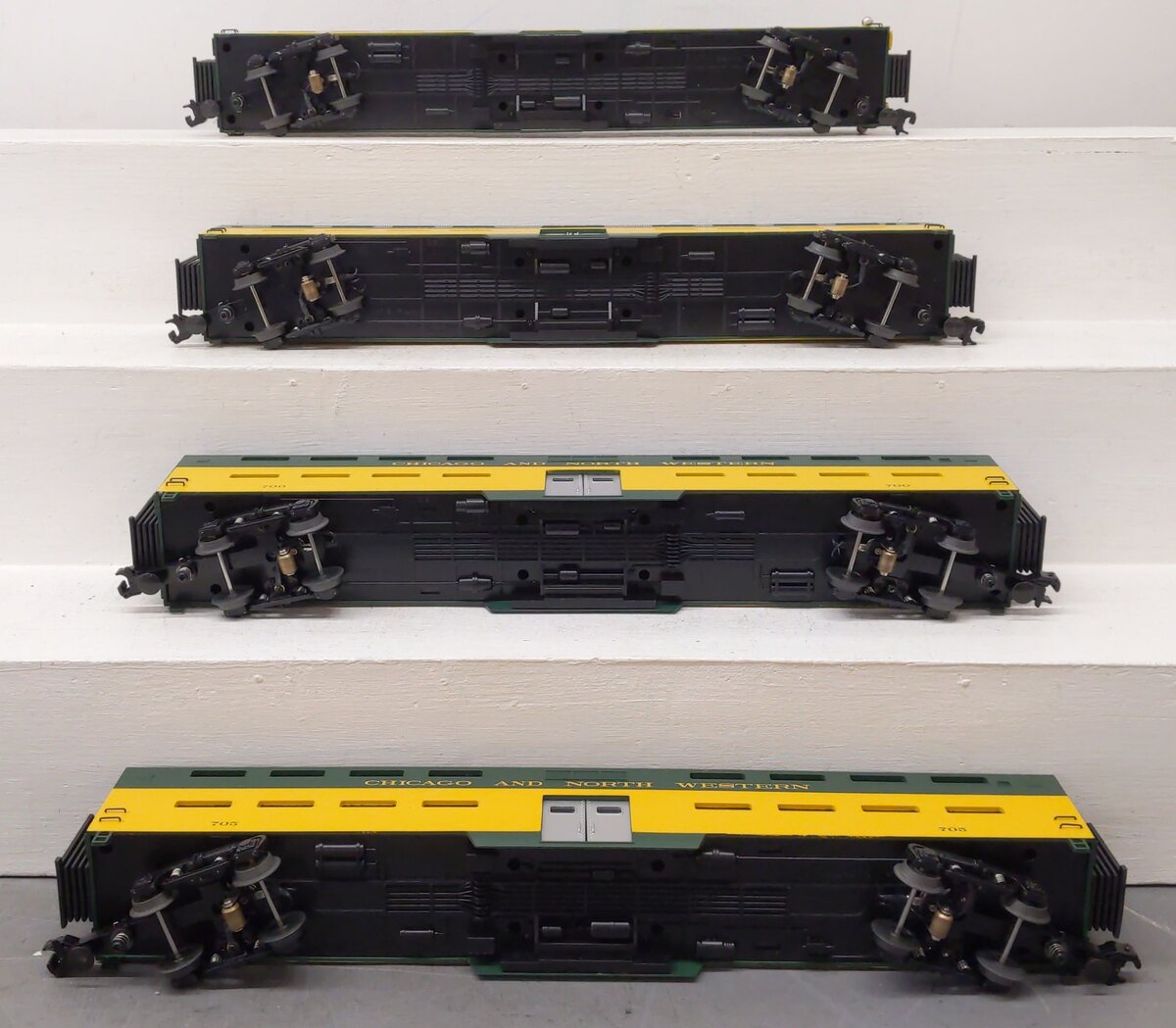 MTH 20-6558 O Chicago & North Western Bi-Level Passenger Car Set (Set of 4) LN/Box