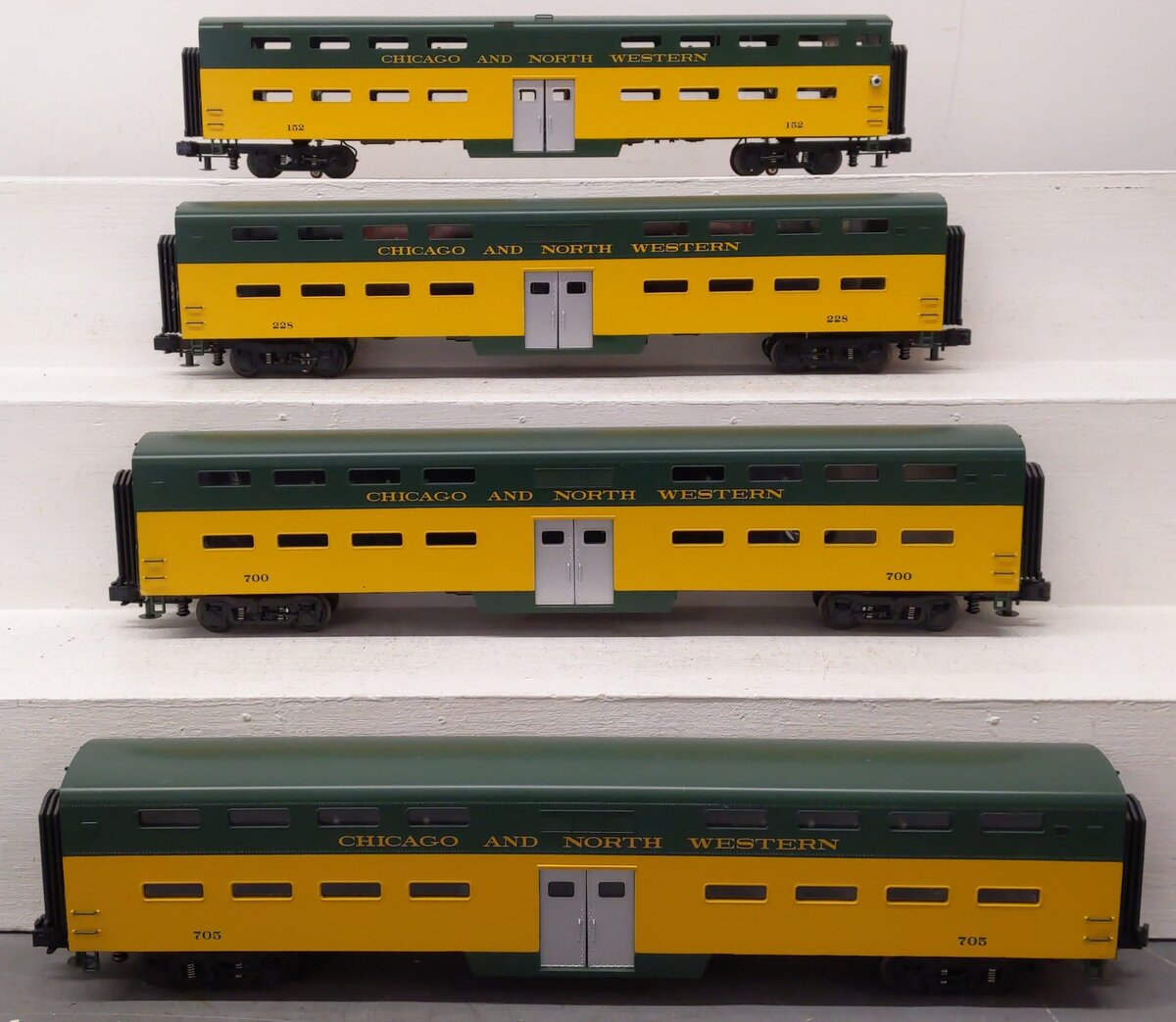 MTH 20-6558 O Chicago & North Western Bi-Level Passenger Car Set (Set of 4) LN/Box
