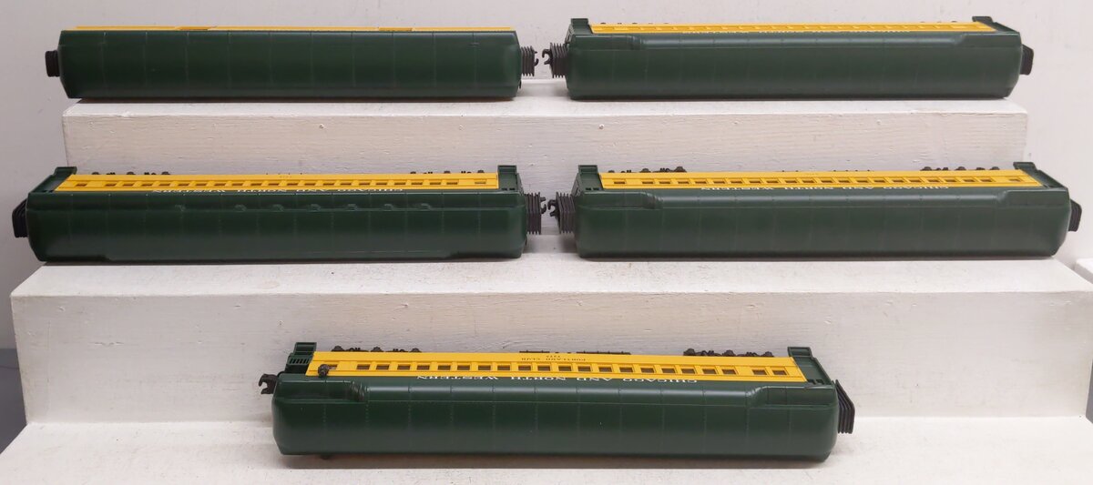 MTH 20-4030 Chicago & North Western 70' Madison Passenger Car Set EX/Box