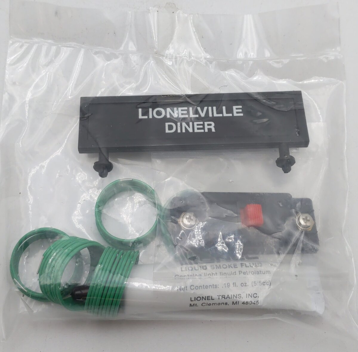 Lionel 6-12722 O Gauge Illuminated Roadside Diner w/Smoke Stack NIB