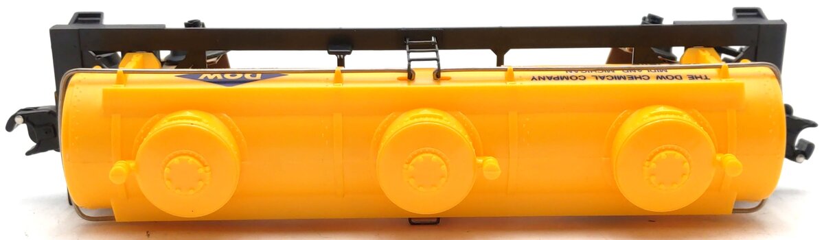 Lionel 6-16112 O Gauge Dow Chemical 3-Dome Tank Car LN/Box