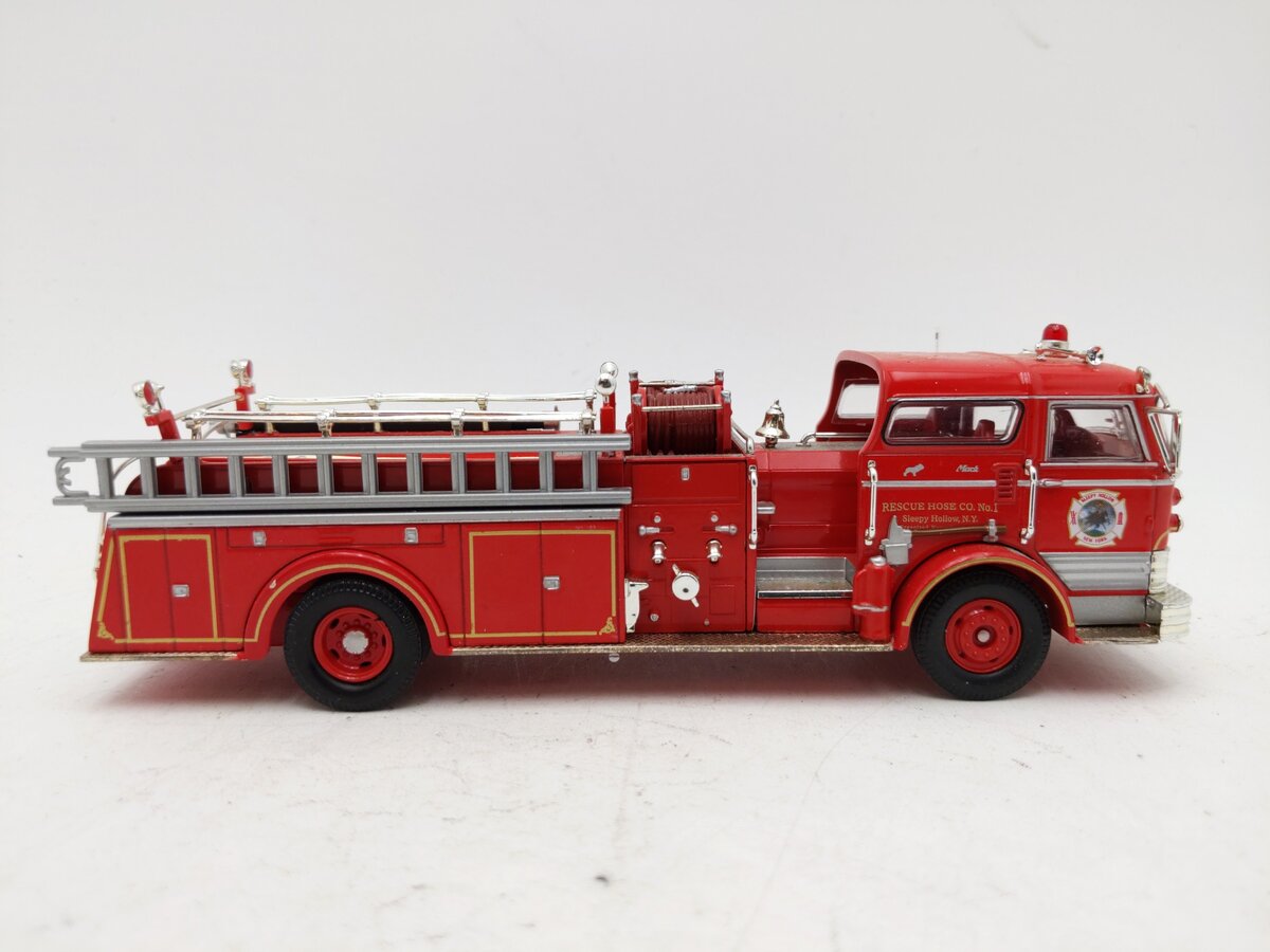 Corgi US53206 1:50 1960 Mack C Closed Cab Pumper Rescue Hose Co. 1 EX/Box