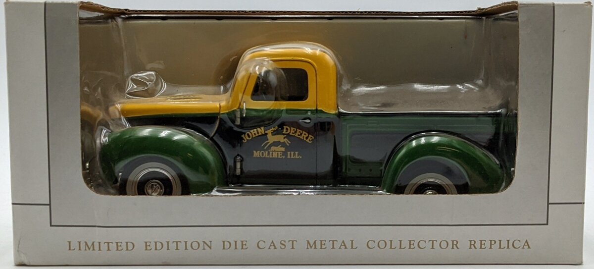 SpecCast 64031 1:25 John Deere '40 Ford Pickup MT/Box