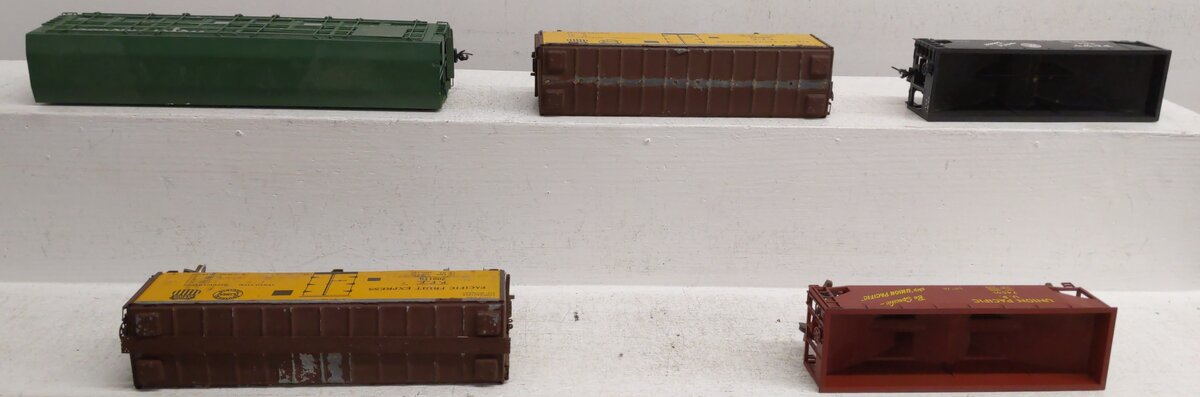 Assorted S Gauge Freight Cars [5]  #200110 #74591 #261 #4399 EX